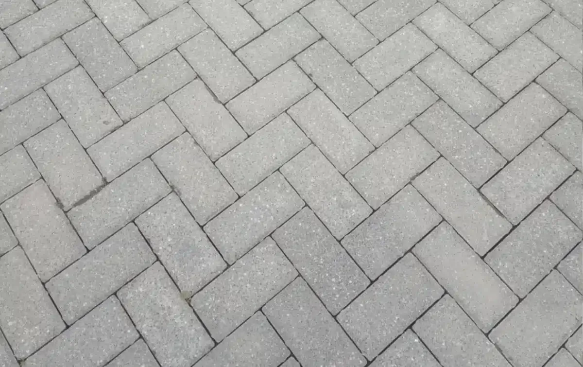 Atnaujintas stogas po profesionalaus plovimo